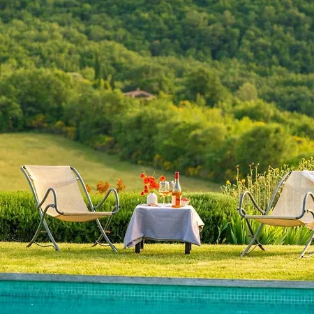 Rustic Caminata With Panorama View
